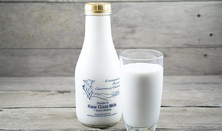 002_raw_goat_milk_1qt_glass